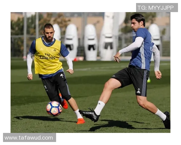 与足球明星合拍的秘诀与技巧分享让你成为镜头前的焦点 与足球明星合拍的秘诀与技巧分享让你成为镜头前的焦点