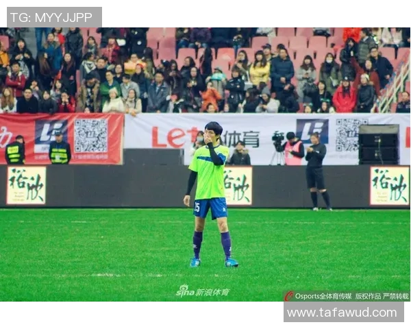 足球场上的璀璨明星热门球星背后的故事与荣耀 足球场上的璀璨明星热门球星背后的故事与荣耀