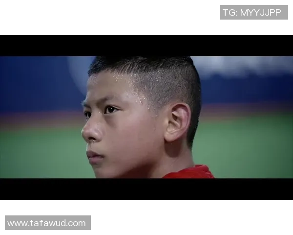 陈亦明:从青涩少年到足球明星的成长之路与辉煌成就